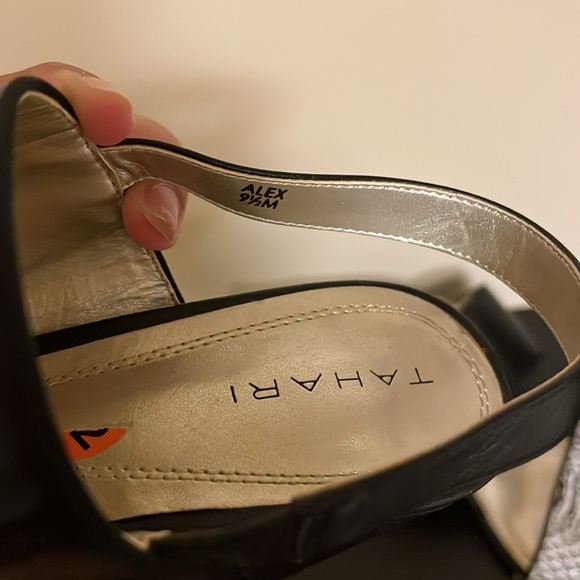 Tahari block heel sandals - Picture 4 of 4